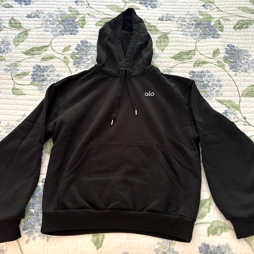 Alo Accolade Hoodie in Women’s XS (black). In perfect condition only warn once.